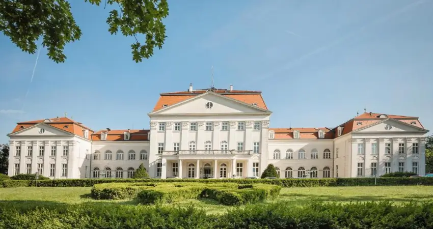 Austria Trend Schloss Wilhelminenberg Wien view 2