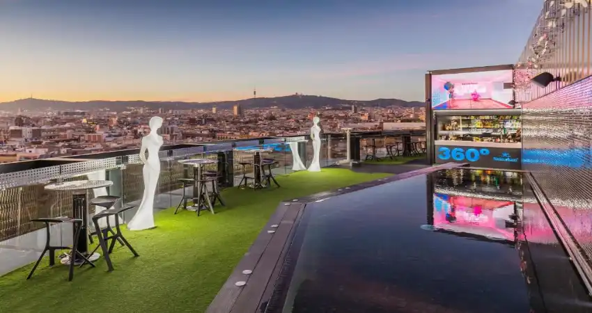 Contemporary city stay with panoramic views in the heart of Barcelona view 2