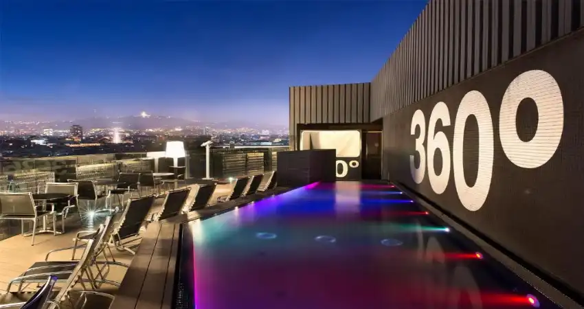 Contemporary city stay with panoramic views in the heart of Barcelona view 3