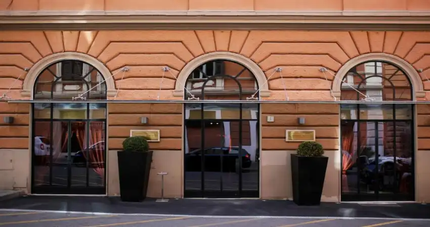 Elegant city-centre stay in the heart of Rome view 2