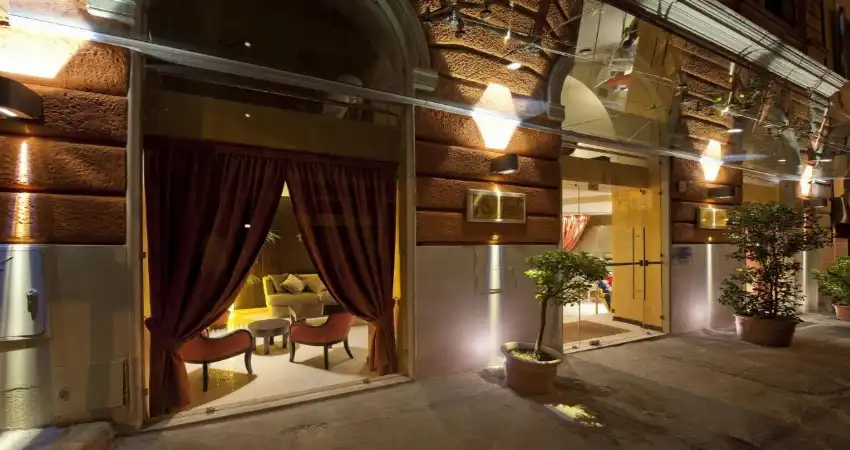 Elegant city-centre stay in the heart of Rome view 3
