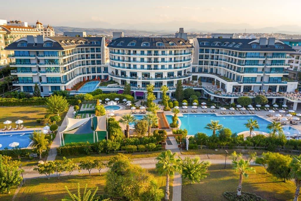 Commodore Elite Suites and Spa view 2