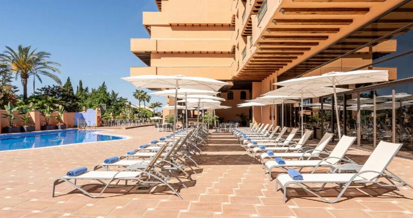 A peaceful adults-focused Costa del Sol retreat perfect for relaxing days, golf escapes and discovering Andalusia's golden coastline view 3