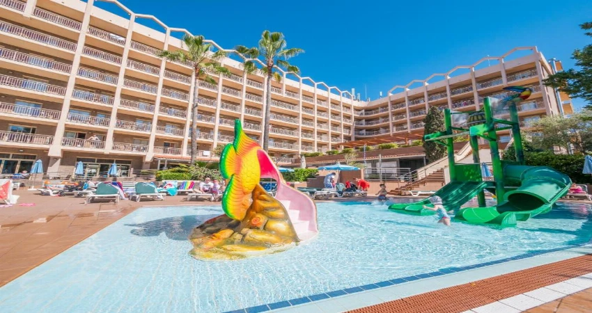 Golden Avenida Family Suites view 2
