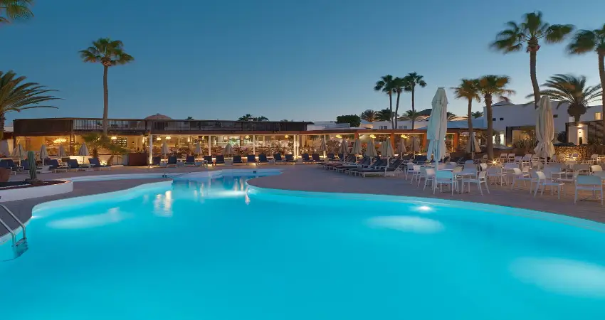 H10 Sentido White Suites view 2