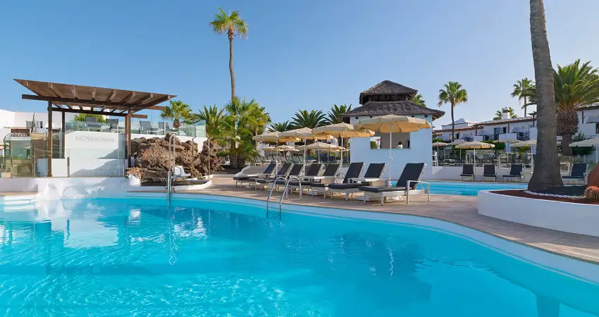 H10 Sentido White Suites view 3