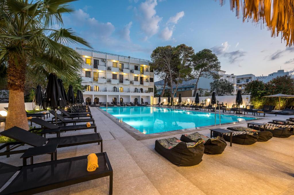 Enjoy Lively Holidays With Comfortable Rooms Outdoor Pools And A Central Crete Location view 3