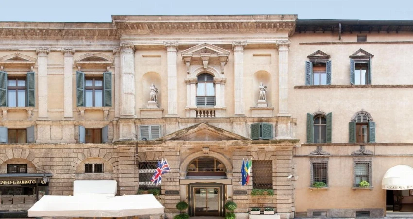 Hotel Accademia view 2