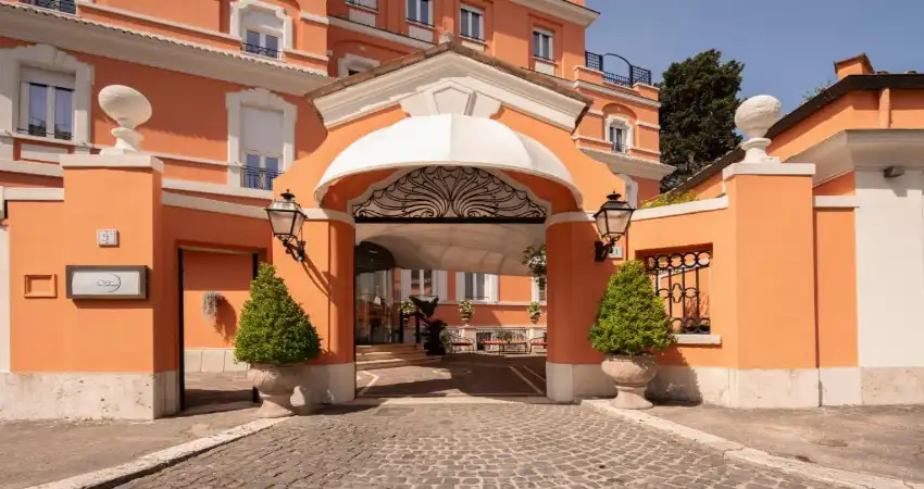 Elegant Roman Retreat In The Leafy Parioli District view 3