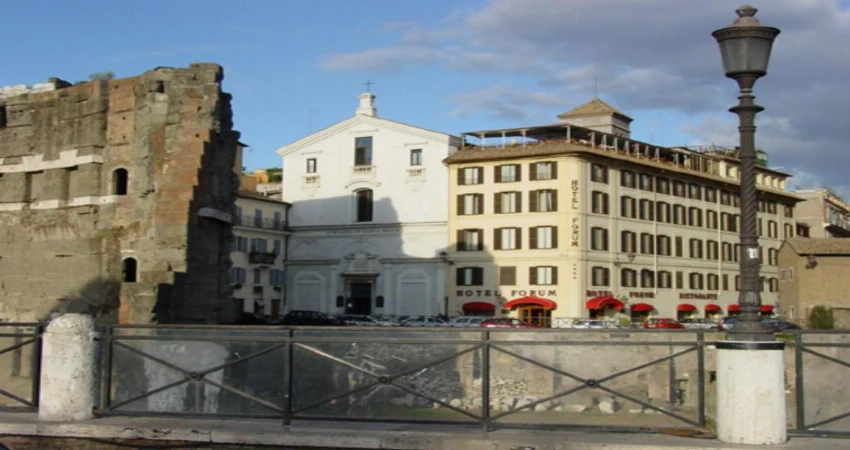 Hotel Forum view 3