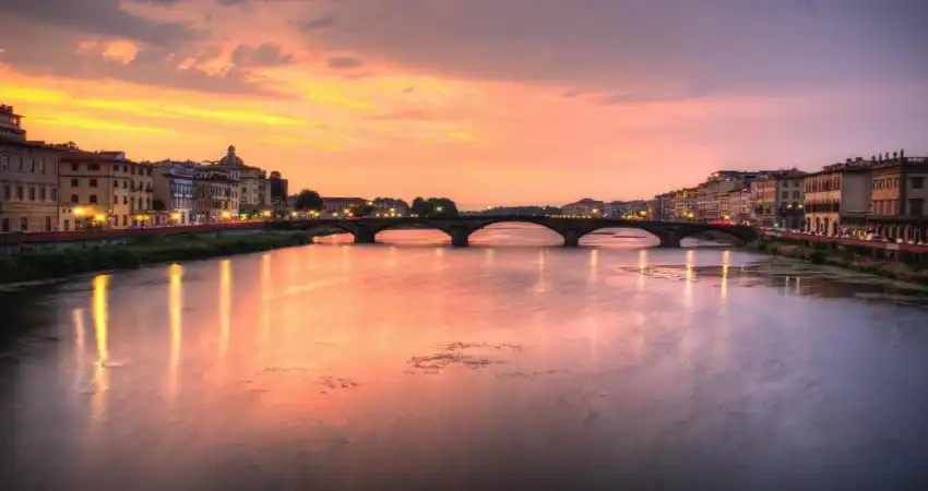 Superb 3-Night Riverside Escape with Easy Access to the Delight's of Florence’s Historic Heart! view 2