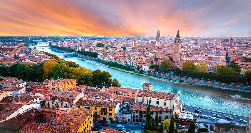 Venice & Verona: A Timeless Journey Through Romance & History view 3