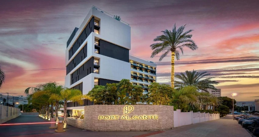 The perfect blend of city convenience and beachside relaxation in sunny Alicante view 3