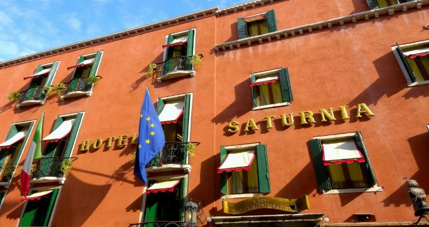 Hotel Saturnia & International view 2