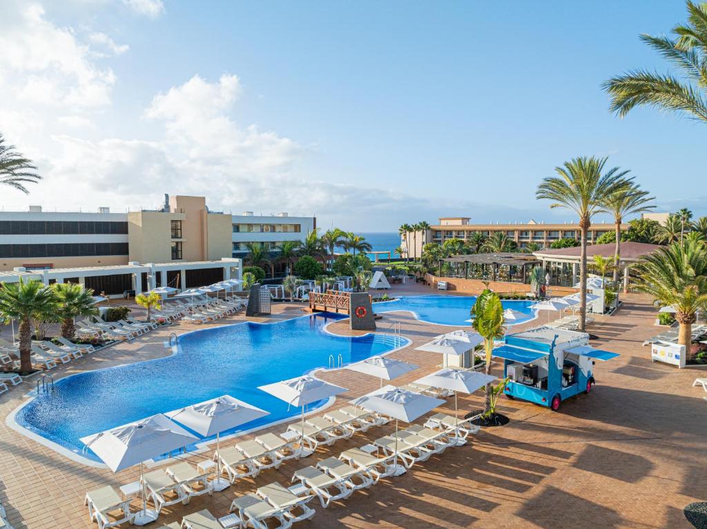 Iberostar Waves Gaviotas Park view 3
