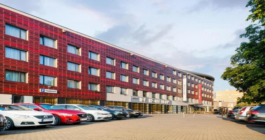 Iris Hotel Eden view 2