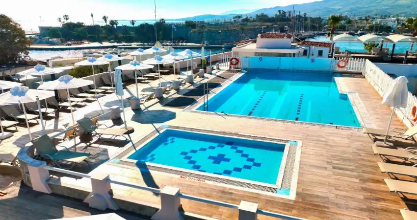 Kosta Palace view 2