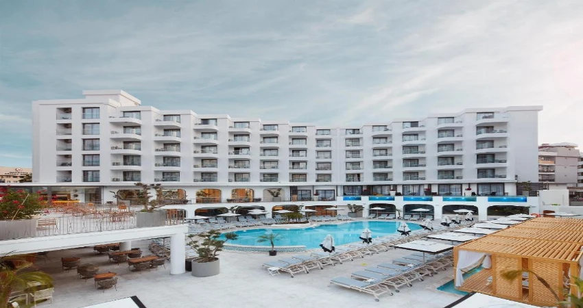 Lalila Blue Suites view 3