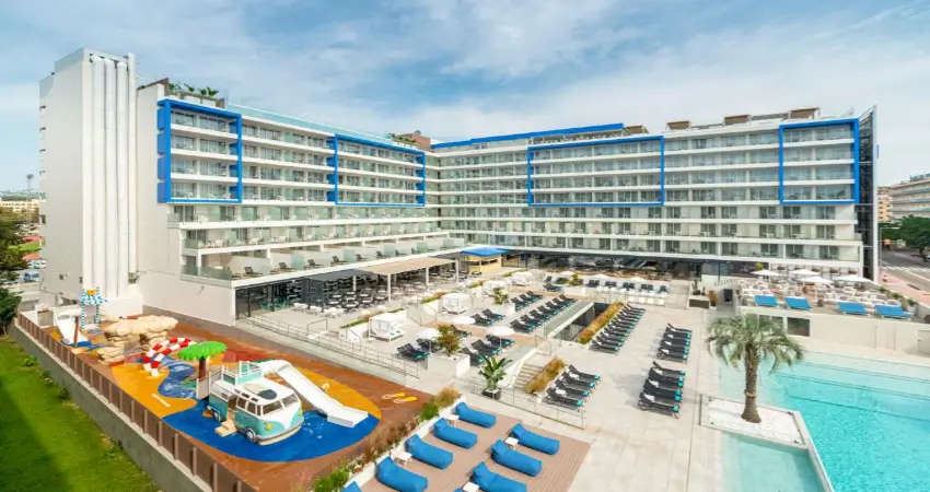 LAzure Hotel