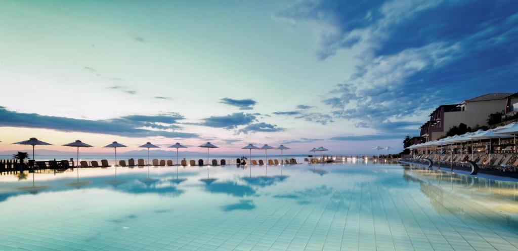 Louis Apostolata Island Resort view 3
