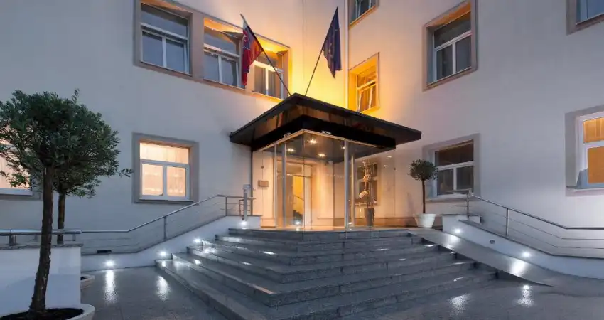 Stylish Apartment-Style Comfort Overlooking Bratislava’s Old Town view 3