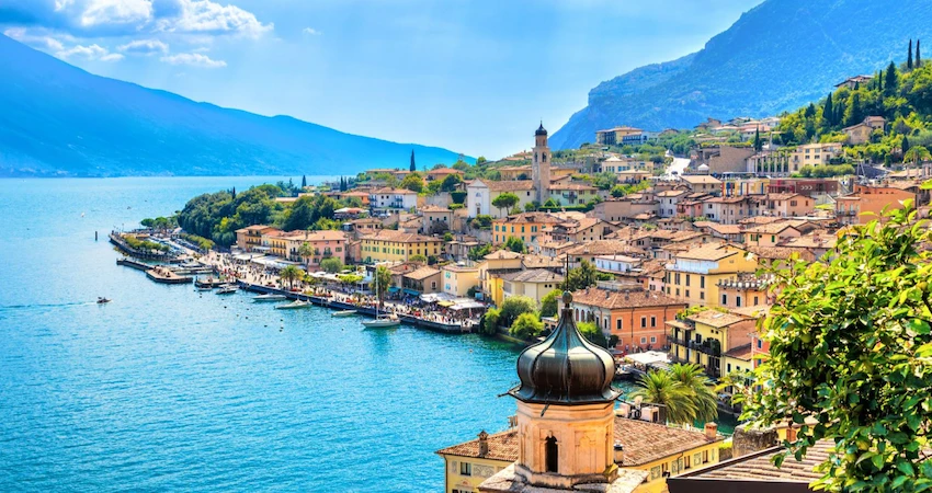Lake Garda & Lake Como: Italian Lakes & Scenic Charm main view