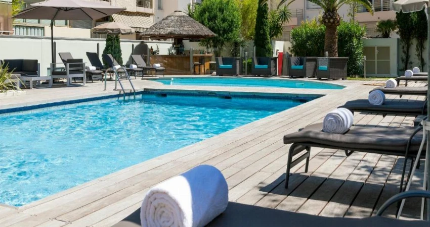 A stylish 4-star city retreat just moments from Cannes’ iconic Croisette view 2