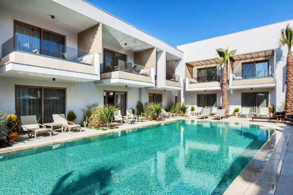 Pefki Deluxe Residences view 3