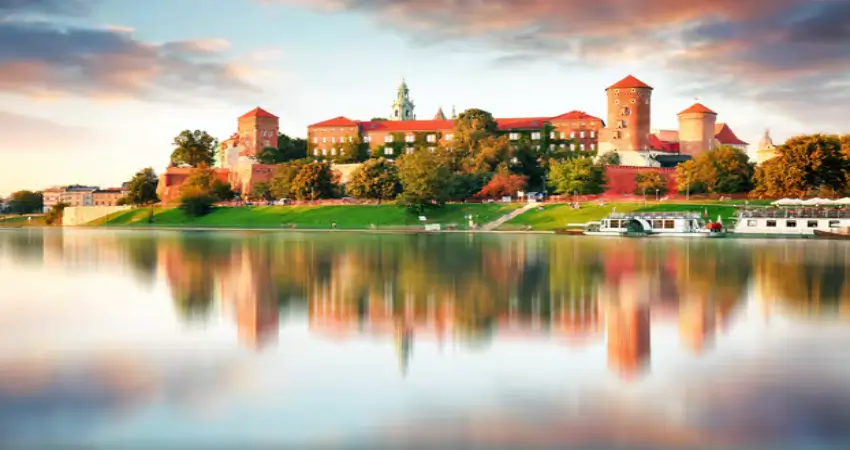 Vistula River Cruise with Historical Views