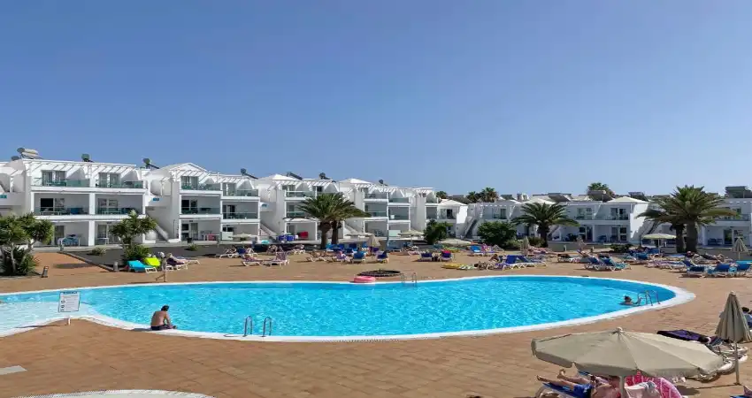 Plaza Palmeras view 2