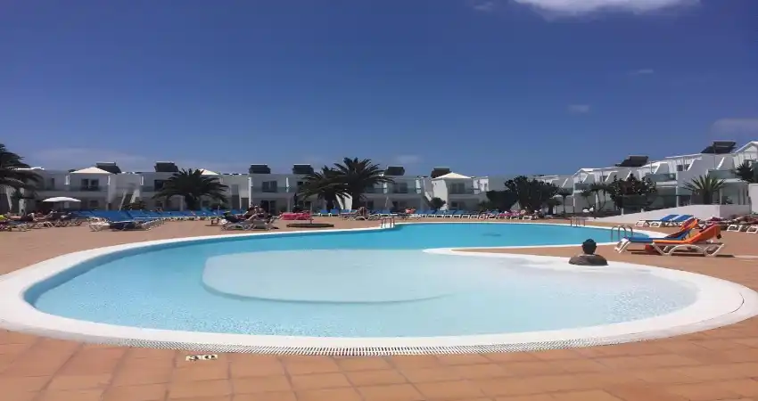 Plaza Palmeras view 3