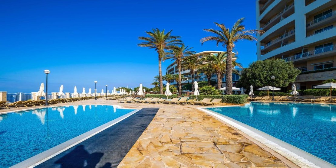Award-Winning Beachfront Luxury Last-Minute Deal! view 2