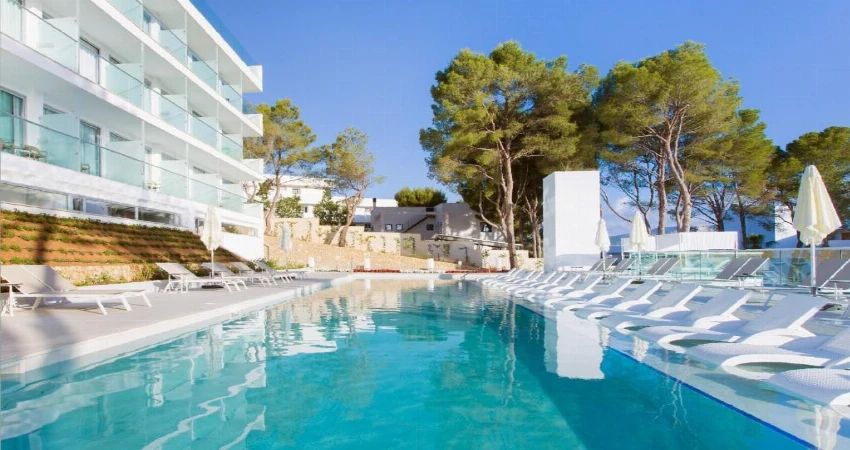 Adults-only tranquillity and wellness in sunny Santa Ponsa view 3