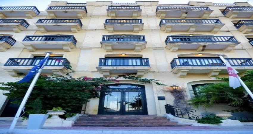 A charming seafront retreat where breathtaking Gozo sunsets and laid-back Mediterranean living take centre stage view 3