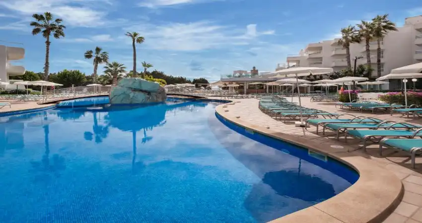 Tropic Garden Hotel & Apartments view 2