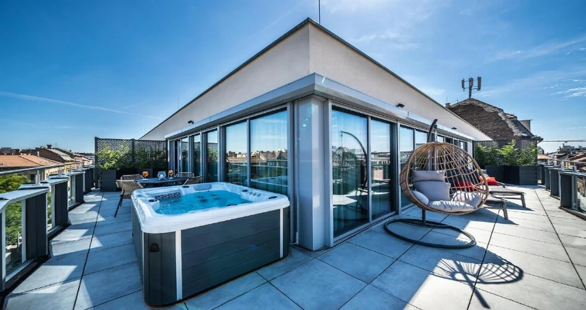 Up Hotel Budapest view 3