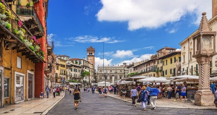 Venice, Verona & Lake Garda: Gondolas, Roman Heritage & Lakeside Charm view 3