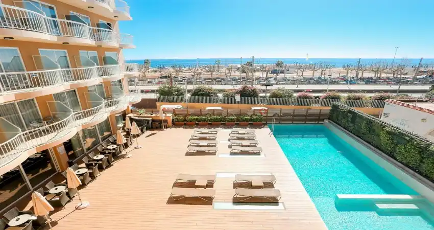 Beachside comfort and relaxed Mediterranean living in Calella view 2